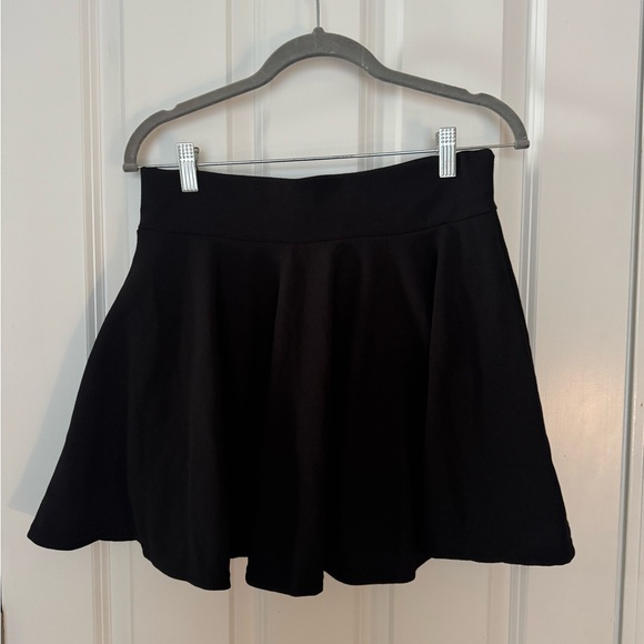 Chic Black Mini Skort for Women - Picture 1 of 3